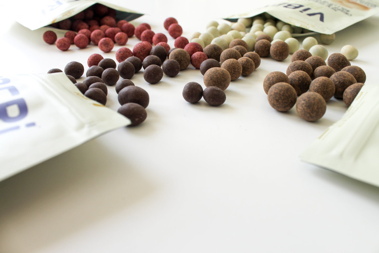 NOiR 58% Organic Dark Chocolate Rolled Blackcurrants 90g