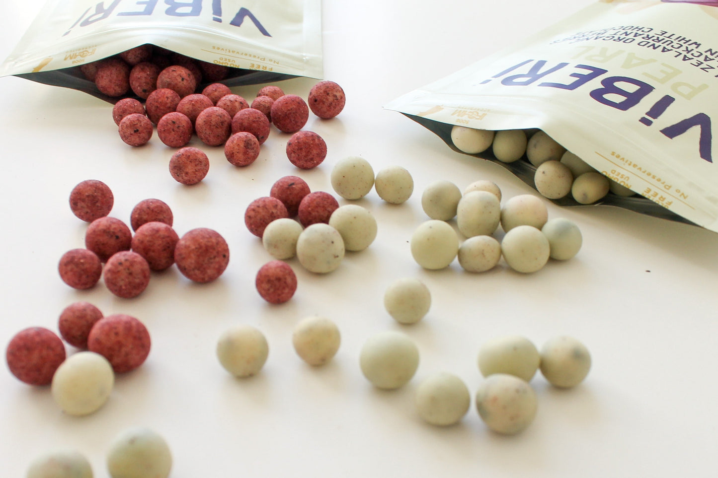 PEARL Organic Chocolate Rolled Blackcurrants 90g